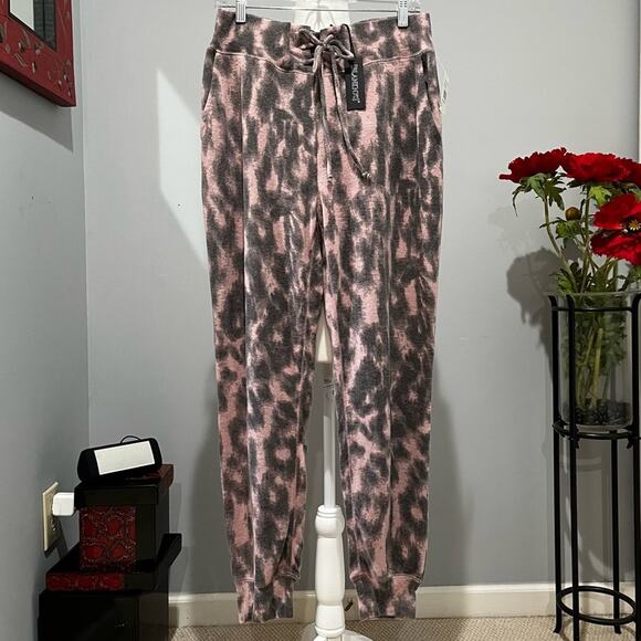 NEW BlankNYC Soft Easy Tie Waist Leopard Relaxed Joggers Lounge Pants Pink M NWT - Picture 2 of 16